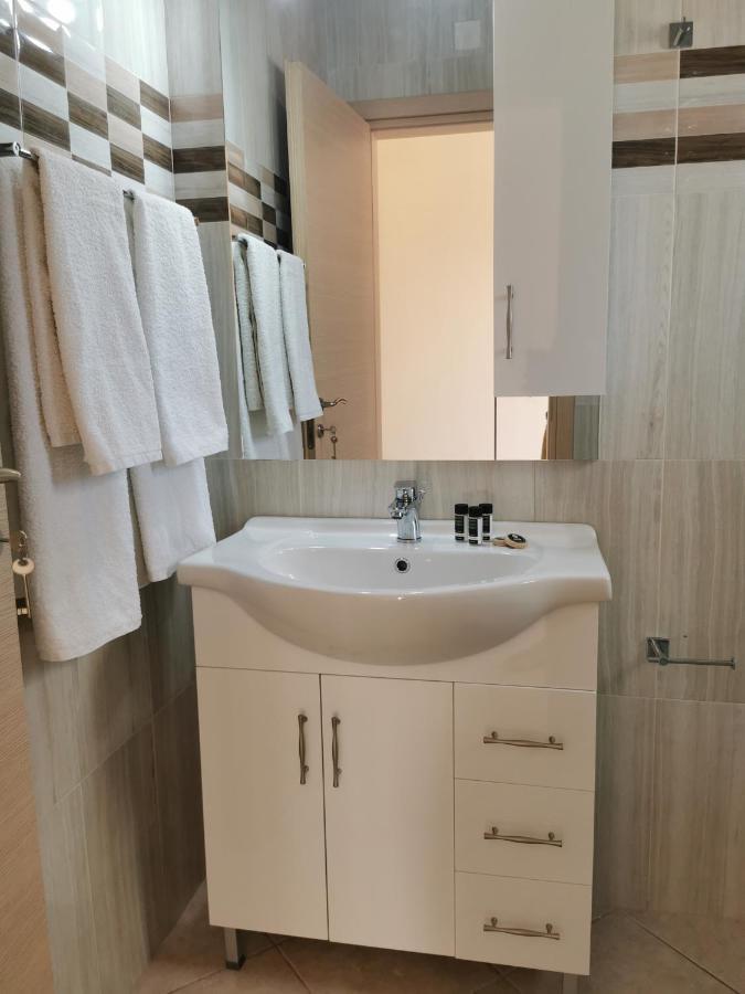 Marine Apartments Venetiko Paralia Agias Foteinis Екстериор снимка