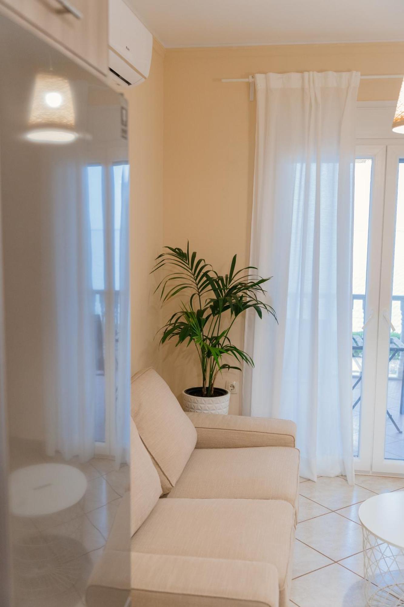 Marine Apartments Venetiko Paralia Agias Foteinis Екстериор снимка